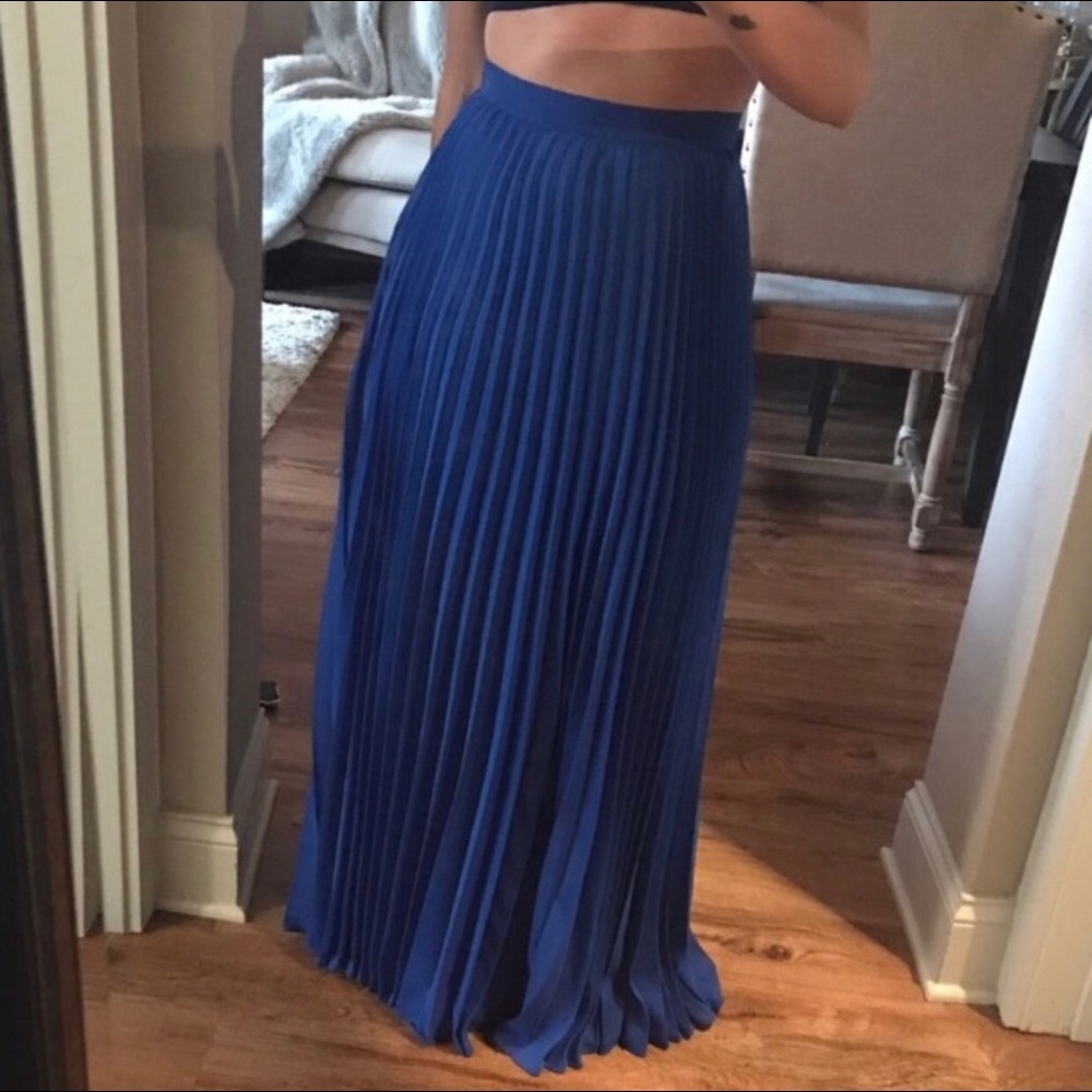 bebe pleated maxi skirt